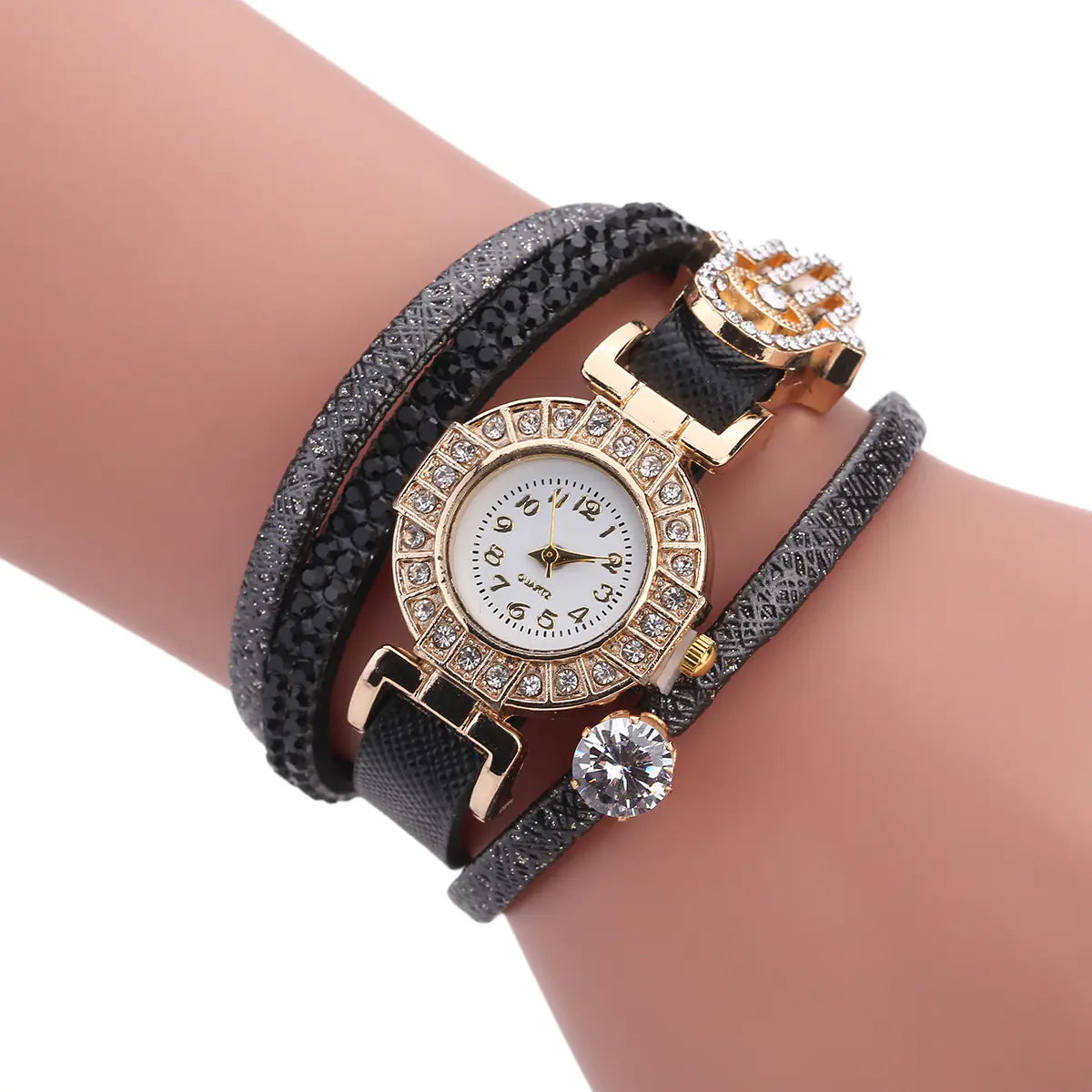 Fashion Women's Quartz Watch with Pendant Bracelet