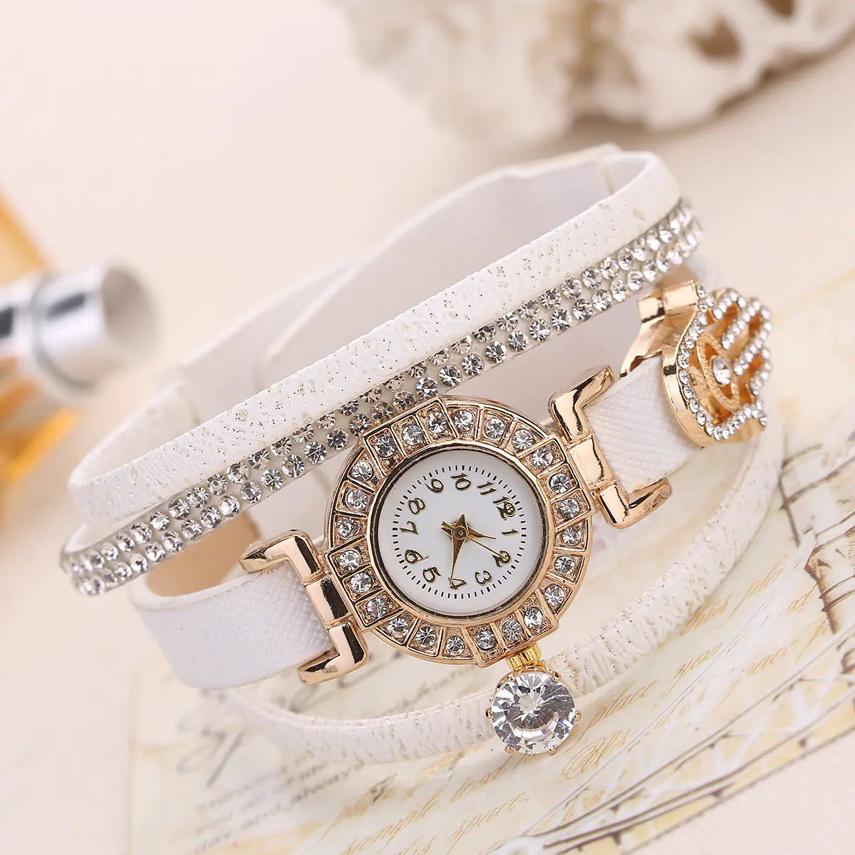 Fashion Women's Quartz Watch with Pendant Bracelet
